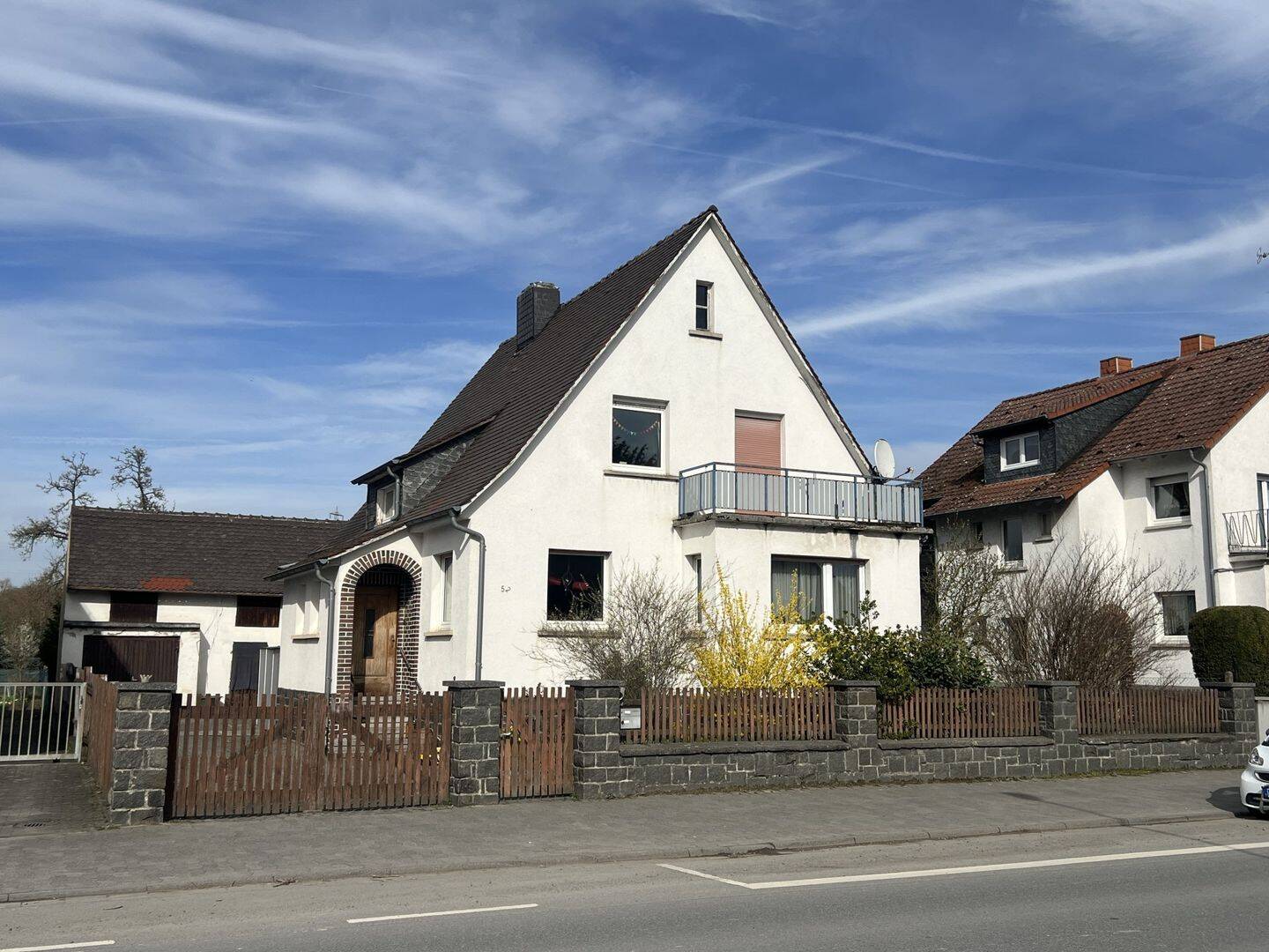 Solides Einfamilienhaus mit Nebengebäude auf in zentraler Lage auf ca. 600 m² Grundstück, 64401 Groß-Bieberau