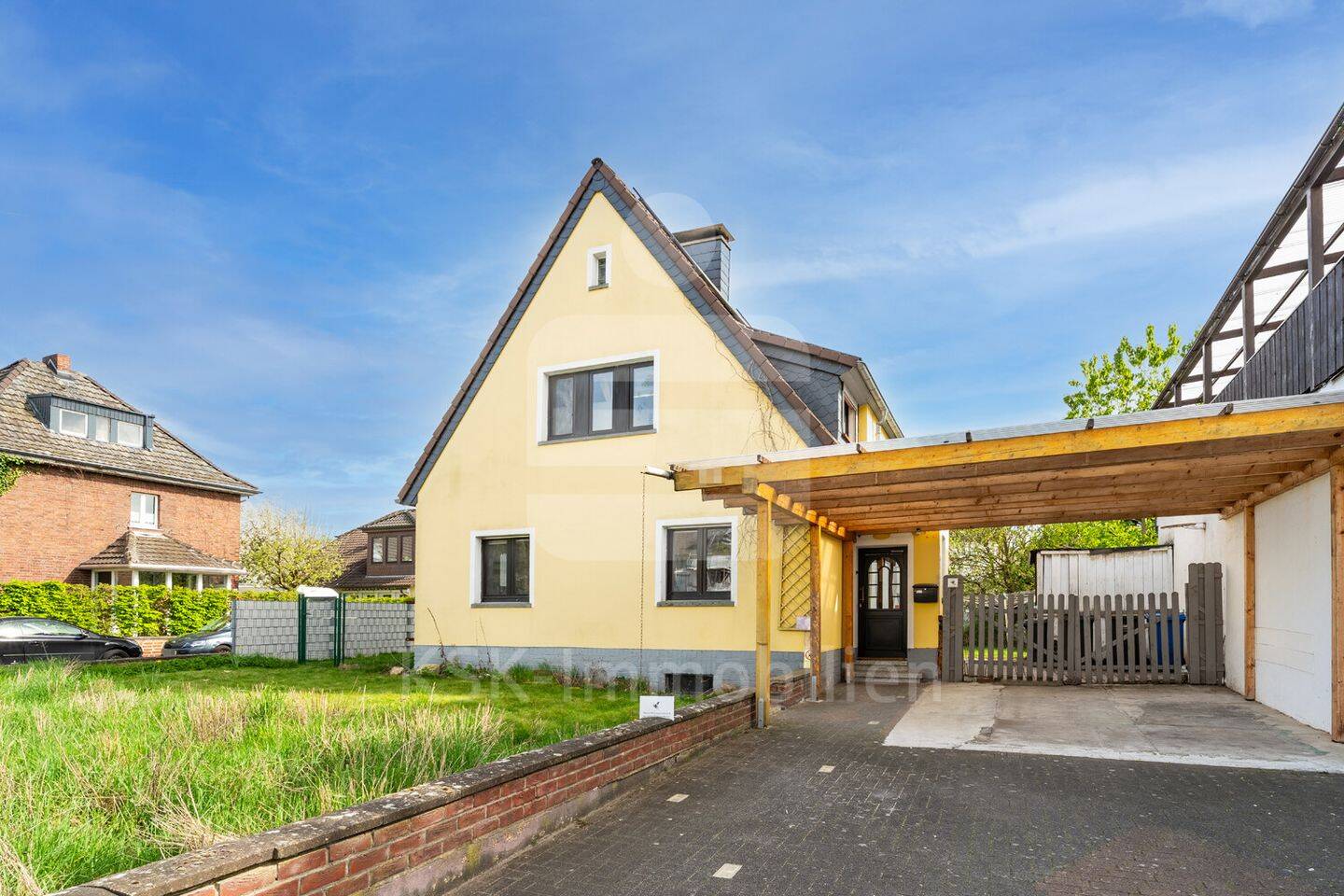 Neubottenbroich: Freistehendes Zuhause mit großen Eckgrundstück., 50169 Kerpen