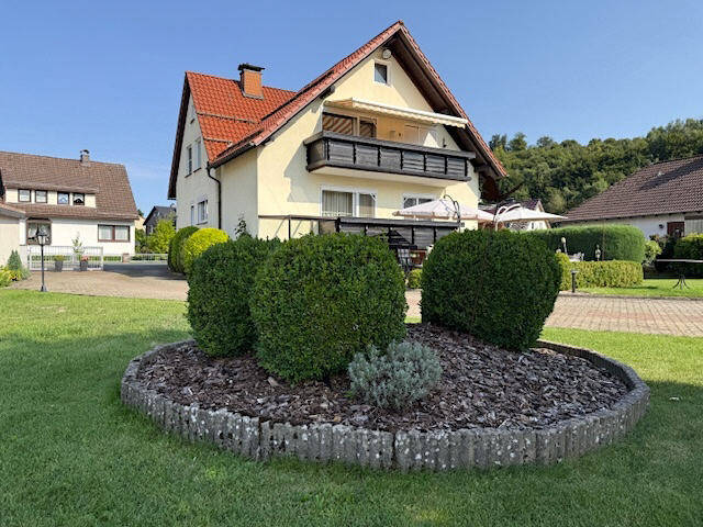 **top gepflegt – mit Nebengebäude und großem Grundstück**, 37431 Bad Lauterberg im Harz