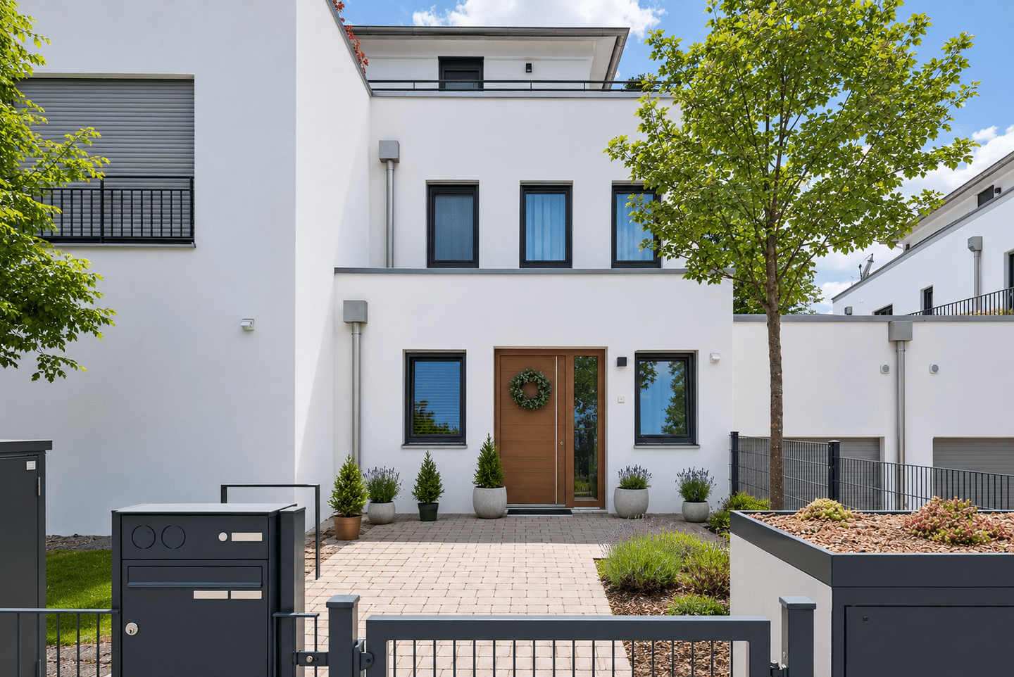 Modernes Haus-im-Haus-Konzept mit großzügigem Privatgarten, 81827 München (Ramersdorf-Perlach Trudering-Riem)
