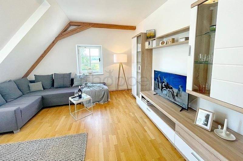 Moderne 2-Zimmer-Wohnung im Schloss in Grabenstätt  am Chiemsee, 83355 Grabenstätt
