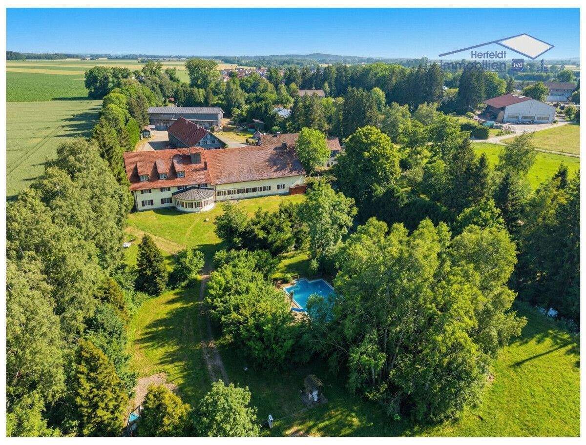Exklusives Gutshofanwesen mit Hotel, Restaurant, Pool, Nebengebäuden & Ausbaupotenzial auf 29.000 m², 86853 Langerringen
