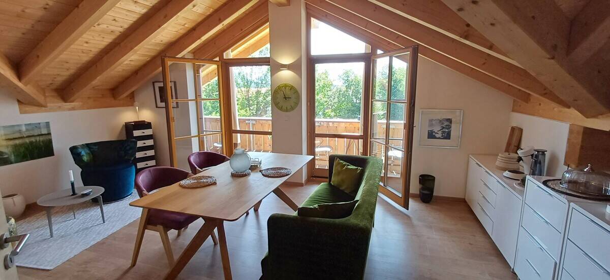 3-Zimmer-Dachgeschoss-Wohnung mit Balkon in Ried (Kochel am See), 82431 Kochel a. See