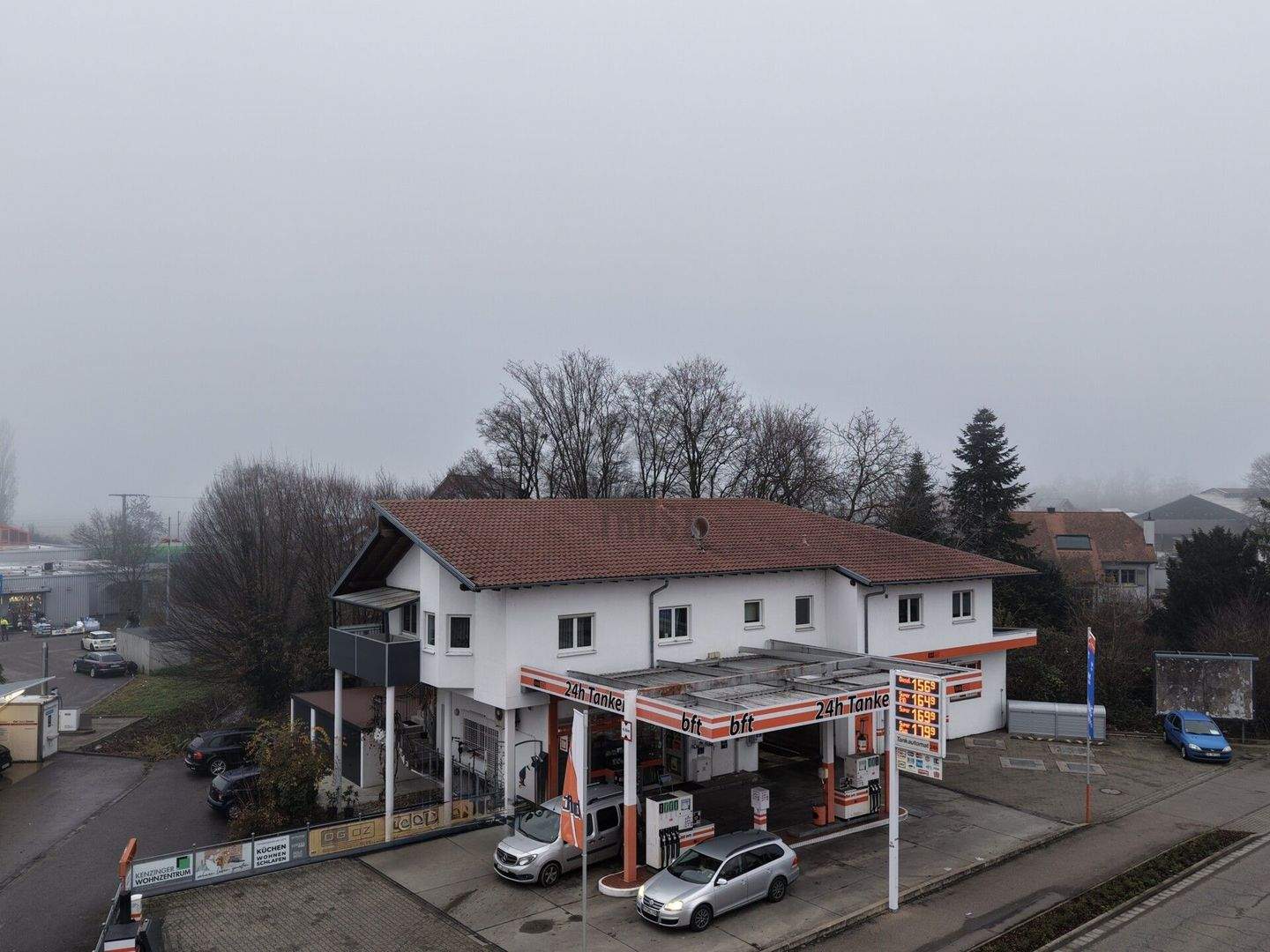 ERTRAGSSTARKE TANKSTELLE MIT WASCHSTRASSE, WERKSTATT & ZWEI WOHNEINHEITEN – CA. 6 MIO. € UMSATZ, 79341 Kenzingen