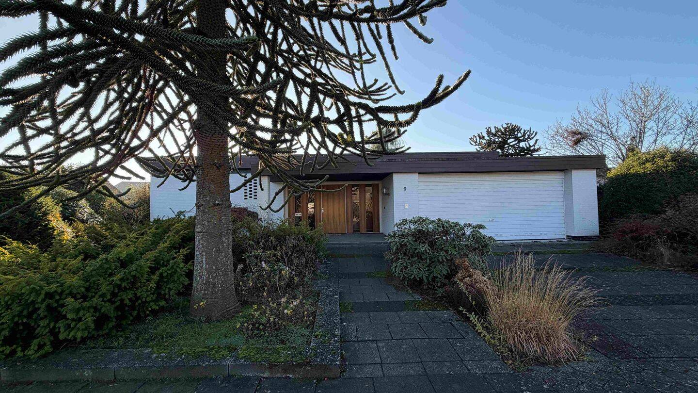 Großzügiges Architektenhaus mit Bungalow-Komfort, Doppelgarage und traumhafter Sackgassenendlage, 25436 Groß Nordende
