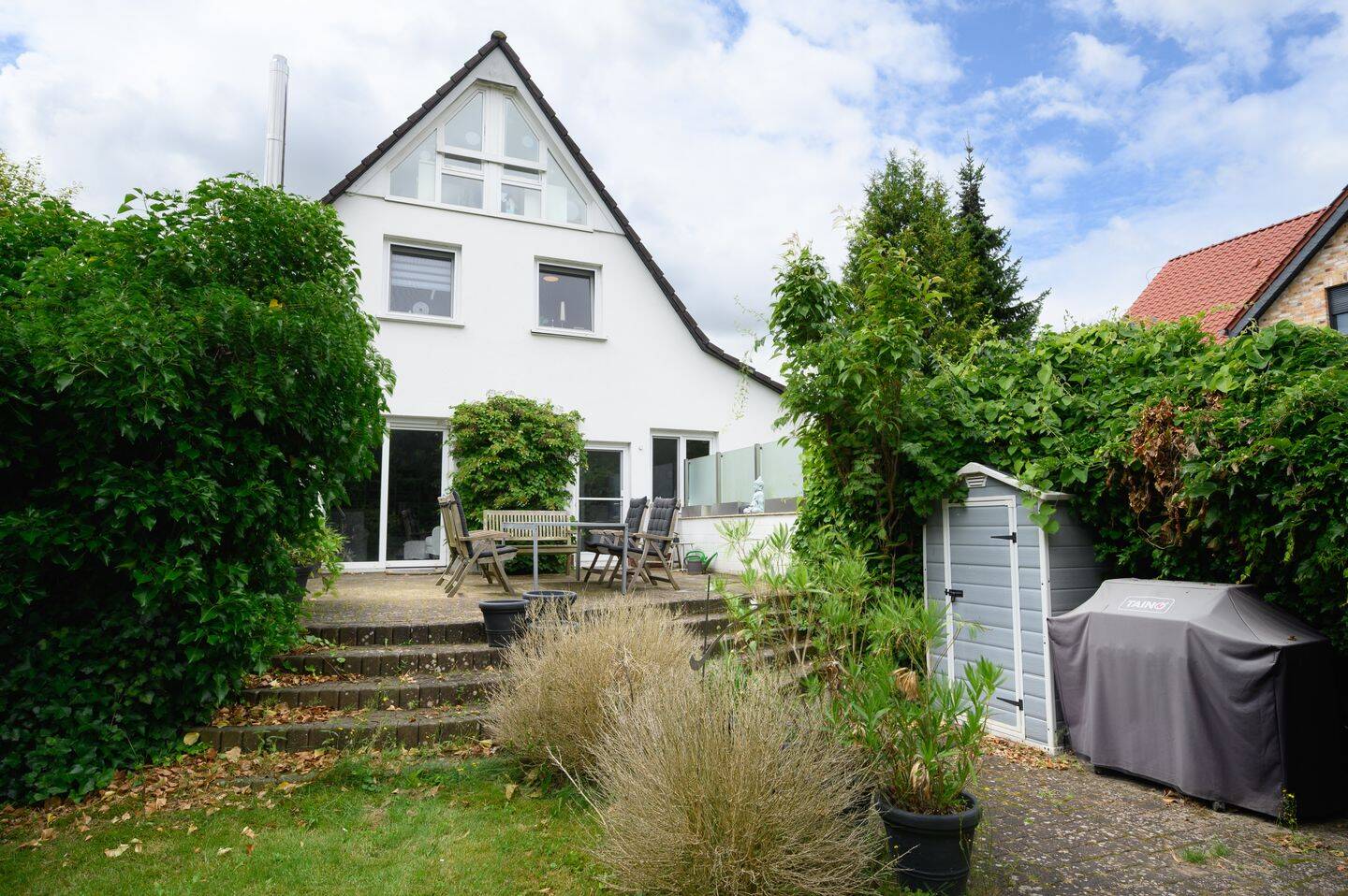 Großburgwedel – Modernes, familienfreundliches Einfamilienhaus, Souterrain, Garage und schöner Garten wartet auf Sie, 30938 Burgwedel