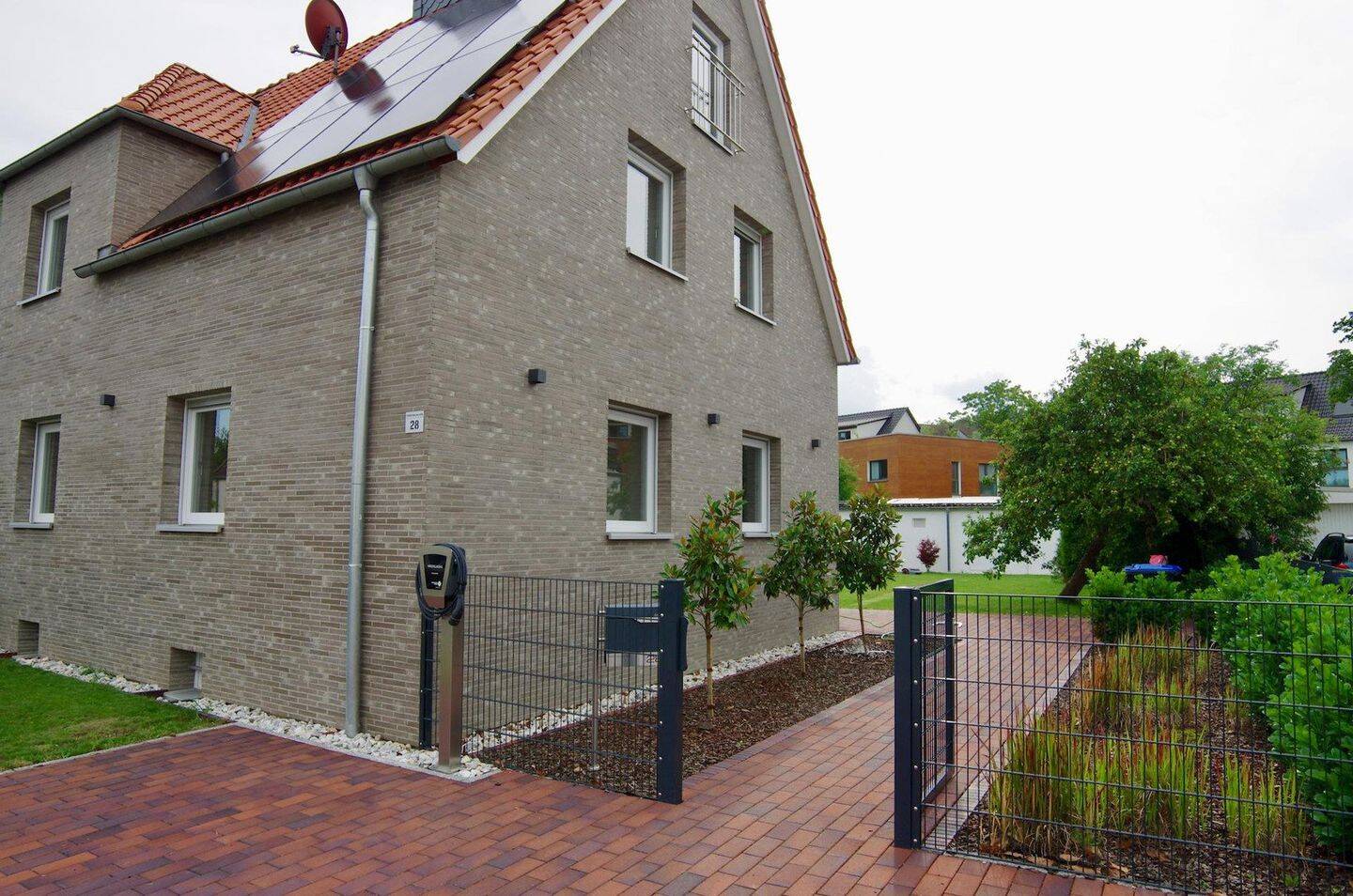 Traumhafte Doppelhaushälfte | Garten | Wallbox | klimatisiertes Dachstudio | 133 m2 | Köhlerberg, 38440 Wolfsburg
