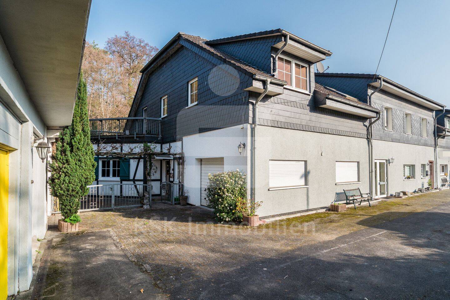 Wunderschöne Doppelhaushälfte mit Traumgarten, Gewerbeeinheit und 4 Garagen im Teileigentum!, 51069 Köln (Mülheim Dellbrück Dünnwald Höhenhaus)