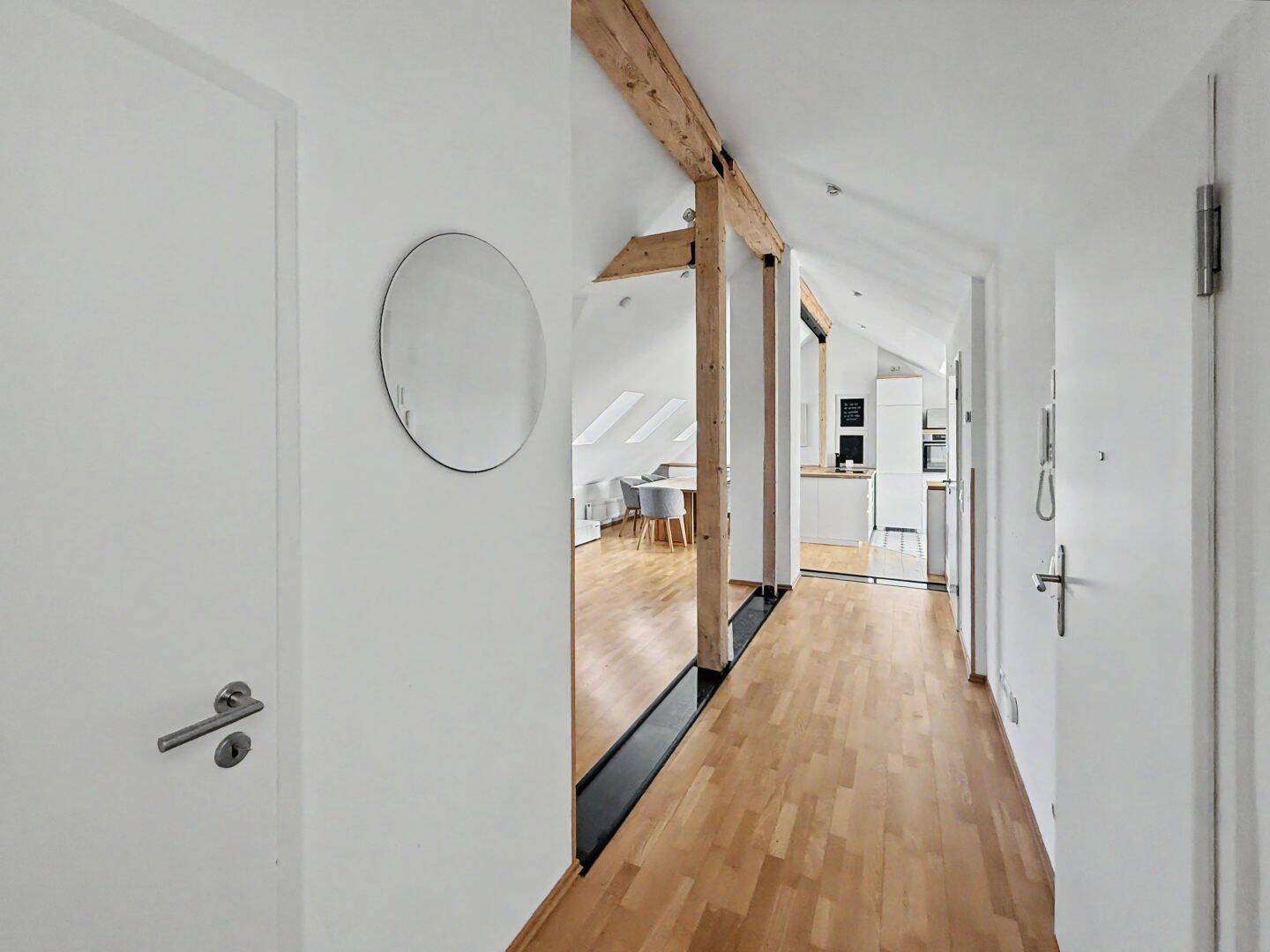 Wunderschöne 3-Zimmer-Dachgeschosswohnung zum sofortigen Bezug in Frankfurt-Fechenheim, 60386 Frankfurt am Main (Bornheim Fechenheim Riederwald Seckbach)