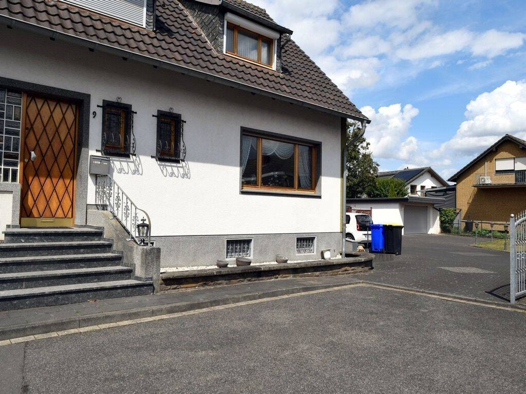 717m² GrSt. mit gepflegter 1-2-Fam.DHH, 3 Garagen, ca. 30m² gr. Terrasse und baureifem Grundstück, 50374 Erftstadt
