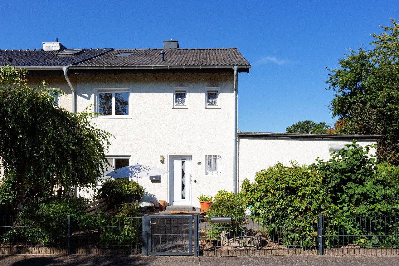 NEU IN SCHILDGEN: Umfangreich modernisiertes Reiheneckhaus mit Garten und Garage, 51467 Bergisch Gladbach (Dünnwald)