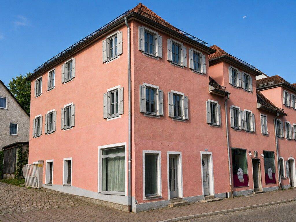 Wohn- und Geschäftshaus mit 5 Wohnungen und 2 Gewerbeeinheiten, 91522 Ansbach