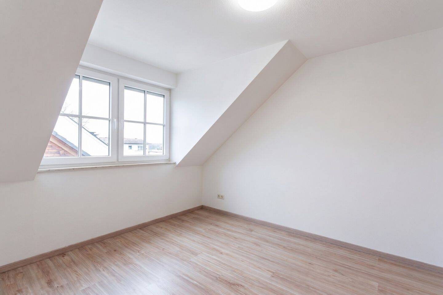 Attraktive Dachgeschosswohnung mit Stellplatz im Zentrum von Halle!, 33790 Halle (Westf.)