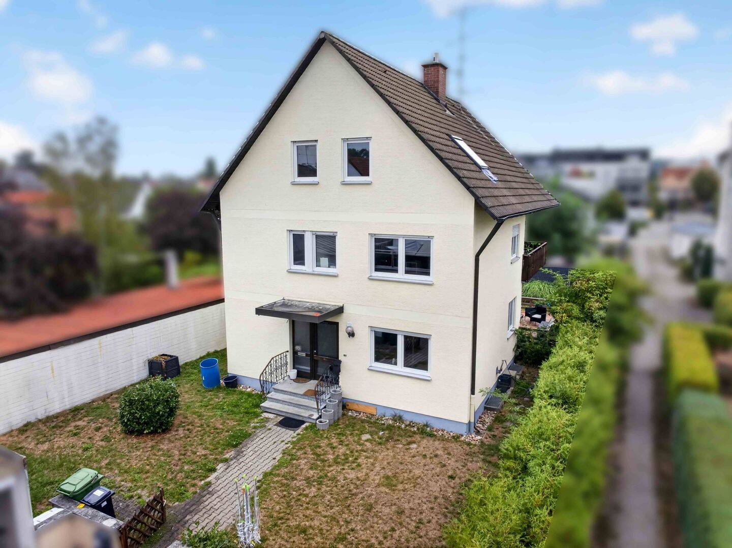Zentral gelegenes Einfamilienhaus mit schönem Garten und Doppelgarage, 89264 Weißenhorn