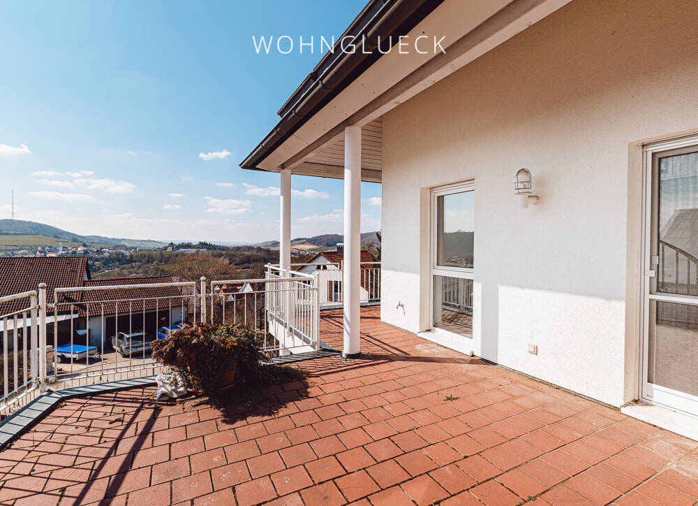ELEGANTE VILLA IN HANGLAGE MIT SAGENHAFTEM WEITBLICK, 86655 Harburg (Schwaben)