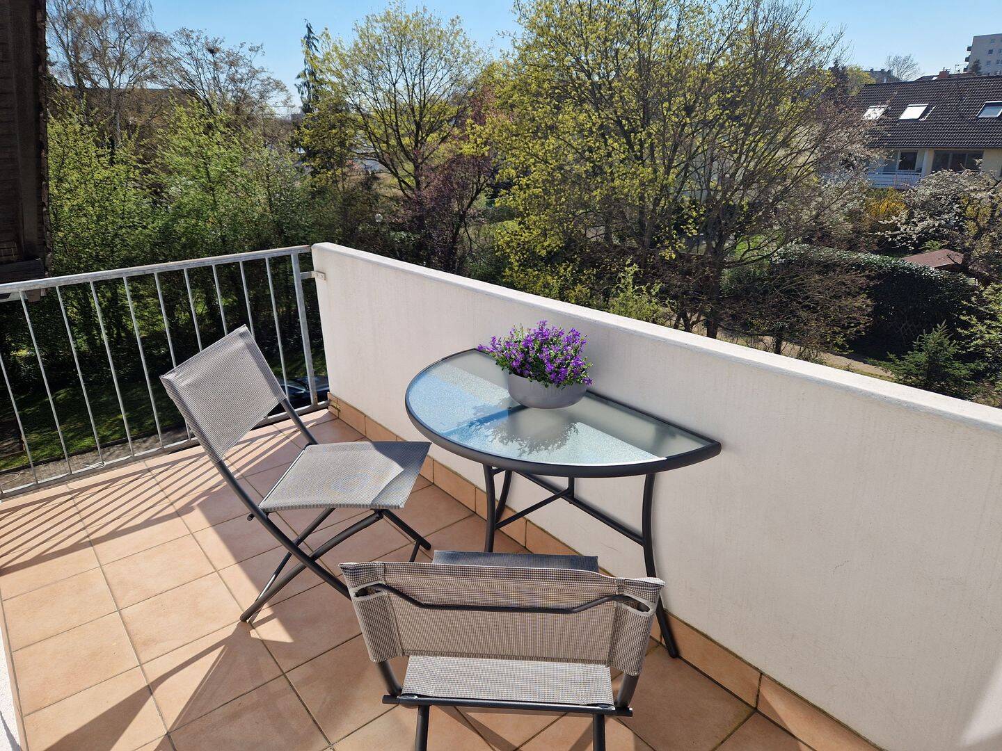 Sonnige 3-Zimmer vollmölierte Dachgeschosswohnung mit Balkon und Stellplatz in Mörfelden-Walldorf, 64546 Mörfelden-Walldorf