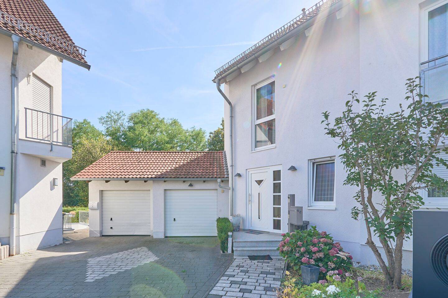 Raumwunder in Friedrichsdorf: hochwertige DHH auf 200 m²Wohnfläche mit Garten & Garage | Bj. 1999, 61381 Friedrichsdorf