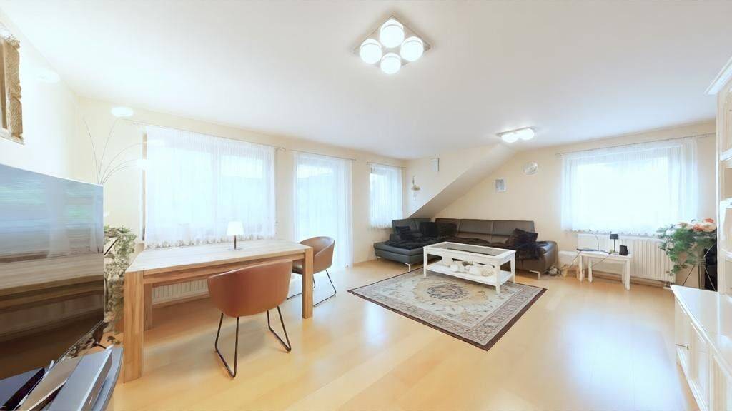 Ein Zuhause mit Charakter – Maisonette, zwei Balkone, neuer Wärmepumpe, Einbauküche, 71554 Weissach im Tal