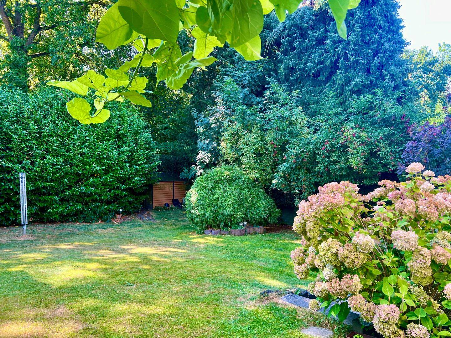 Großzügiges Einfamilienhaus (freistehend) mit großem Garten in Grünlage von Düsseldorf-Vennhausen …!, 40627 Düsseldorf (Gerresheim Unterbach Vennhausen)