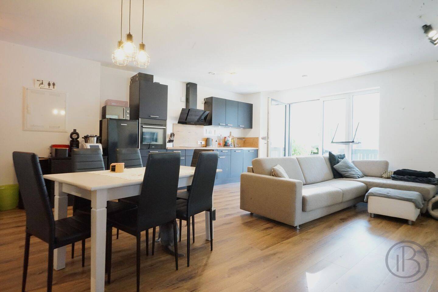 Neuwertige & moderne 3-Zi.-Wohnung  inkl. 2 TG-Stellplätze sowie Einbauküche zur Eigennutzung., 83278 Traunstein