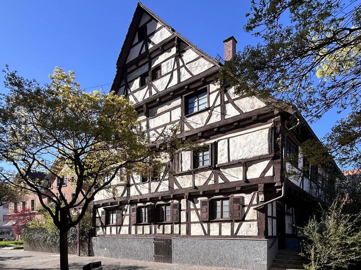 Kulturdenkmal von Rang: Repräsentatives Fachwerkhaus in bester Zentrumslage von Stuttgart-Vaihingen, 70563 Stuttgart (Vaihingen)