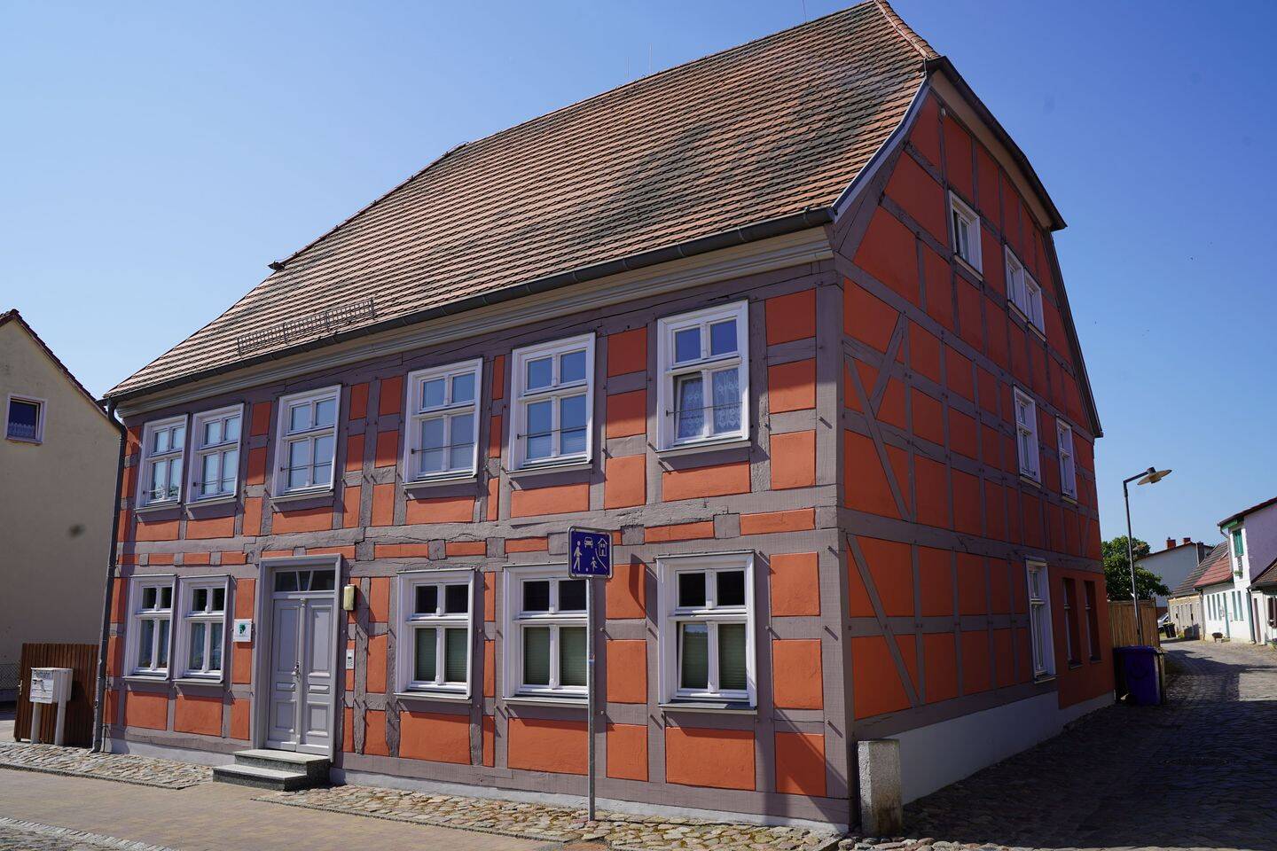 2-Raum Wohnung in der „Alten Schule“, 17087 Altentreptow