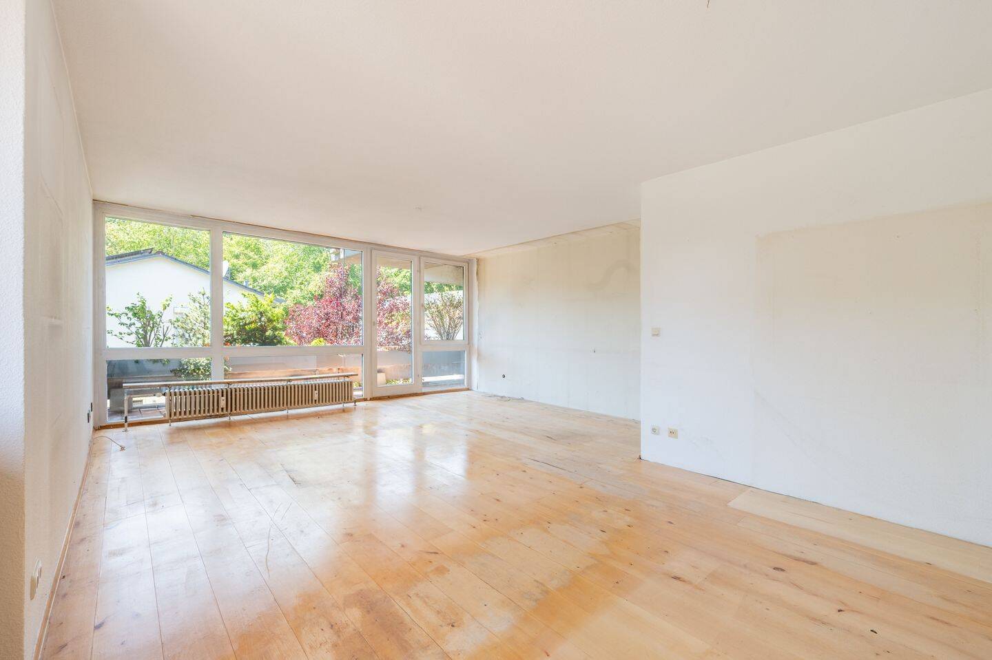 AIGNER – Wohnträume verwirklichen – 2,5-Zimmer-Wohnung mit zwei Balkonen in Pullach, 82049 Pullach i. Isartal