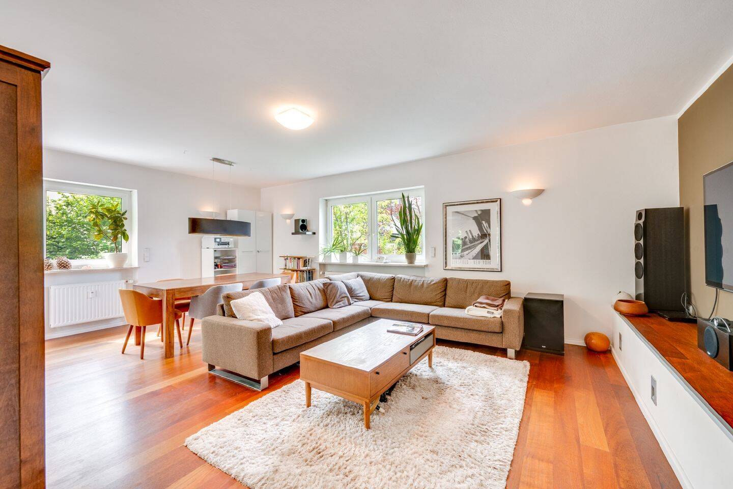 AIGNER – Charmante 3-Zimmer-Wohnung mit drei Balkonen in Ottobrunn, 85521 Ottobrunn