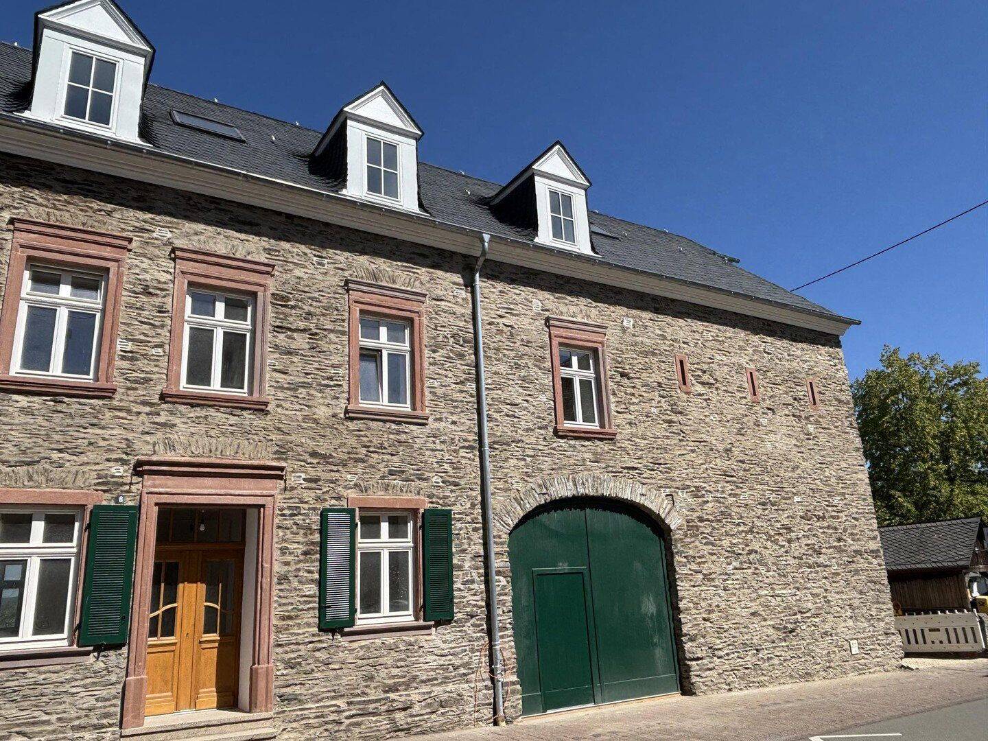 Erstbezug nach Sanierung – Große Maisonette Wohnung im Denkmalobjekt, 54518 Osann-Monzel