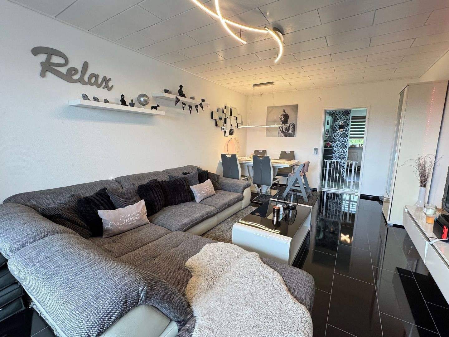 Wohnen mit Fernblick – Schicke 3-Zimmer-ETW mit Fahrstuhl und Stellplatz im Lüdenscheider Norden, 58513 Lüdenscheid