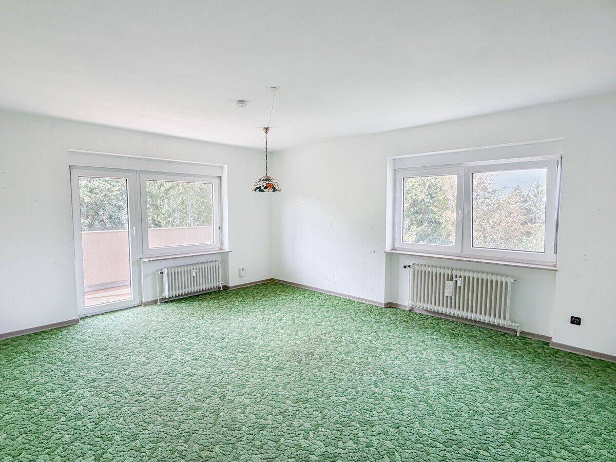 2-Zimmer-Wohnung in Dobel mit Balkon, Aufzug und Gestaltungspotenzial, 75335 Dobel