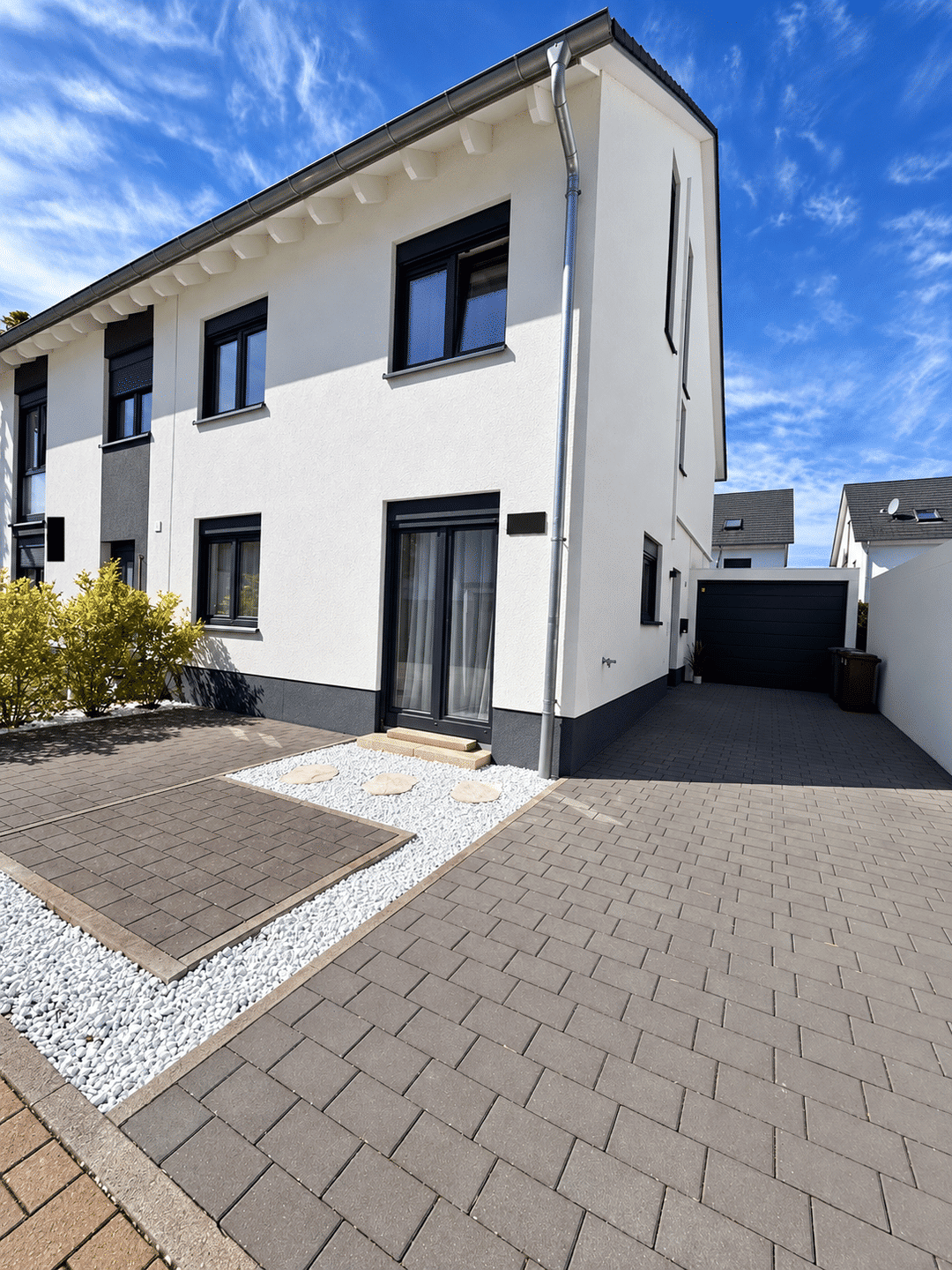 Moderne klimatisierte Doppelhaushälfte mit Garage, Garten & Wintergarten – ca. 165 m², 76756 Bellheim