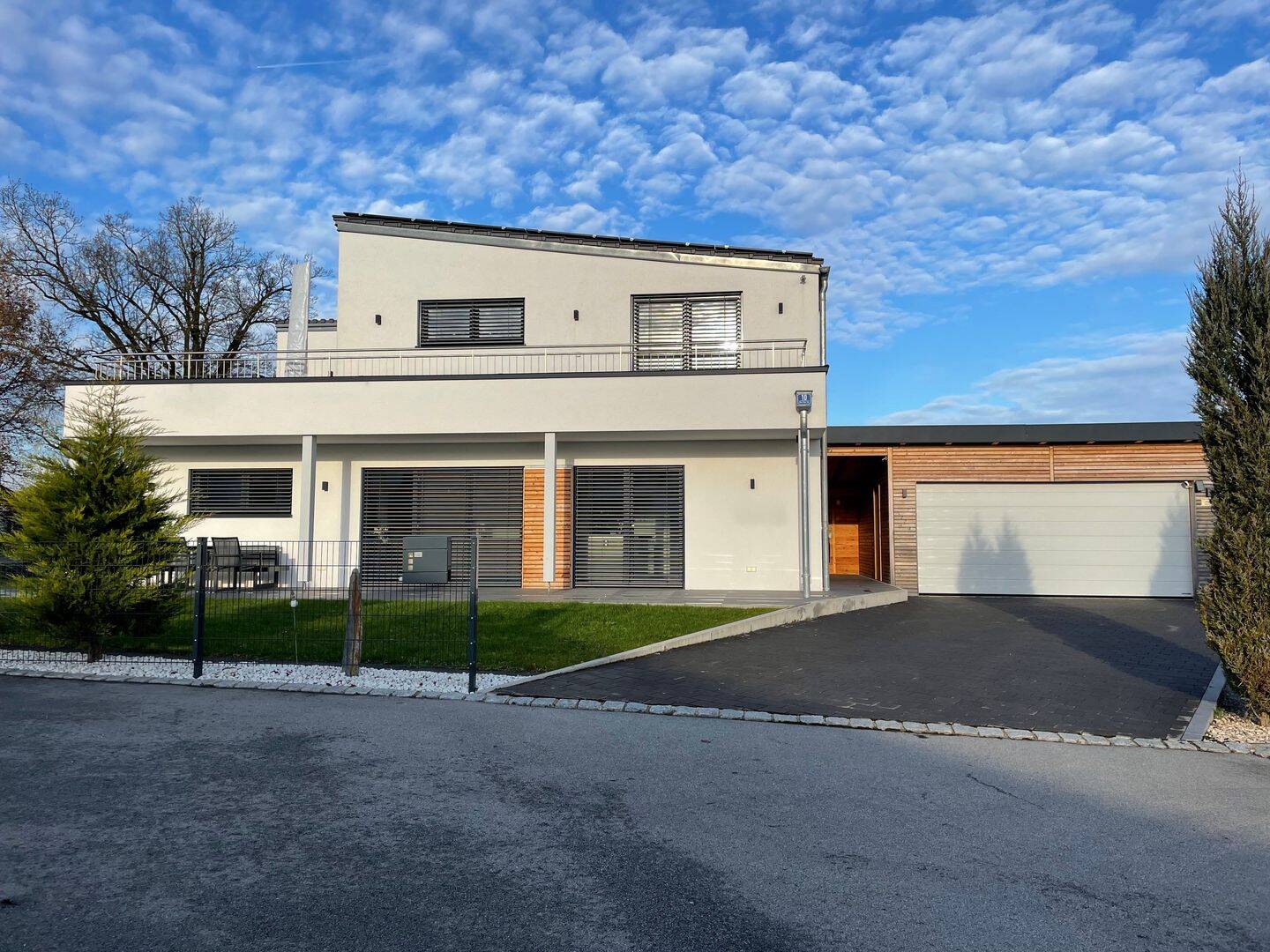 Exklusive Villa mit Sauna, Whirlpool und großzügiger Dachterrasse in Aldersbach, 94501 Aldersbach