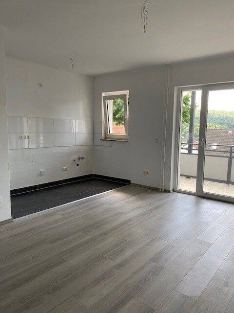 Ruhige Erdgeschosswohnung mit Balkon und guter Verkehrsanbindung !, 59821 Arnsberg