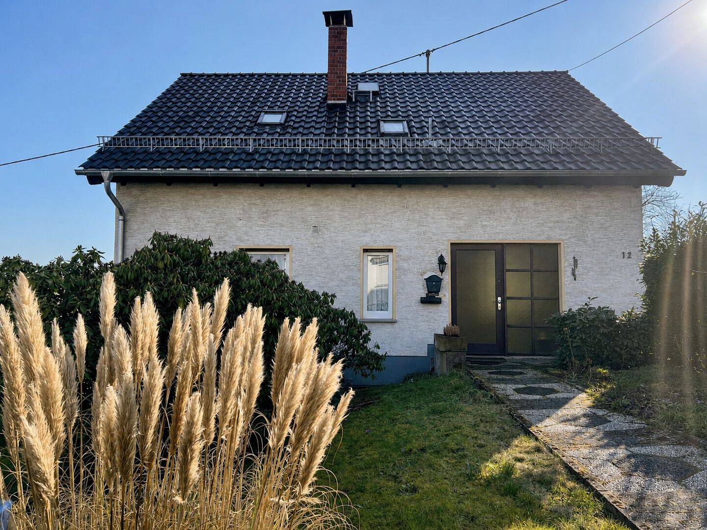 Hohenstein-Born: Ein Einfamilienhaus mit Garage und großem Grundstück sucht Handwerker!, 65329 Hohenstein