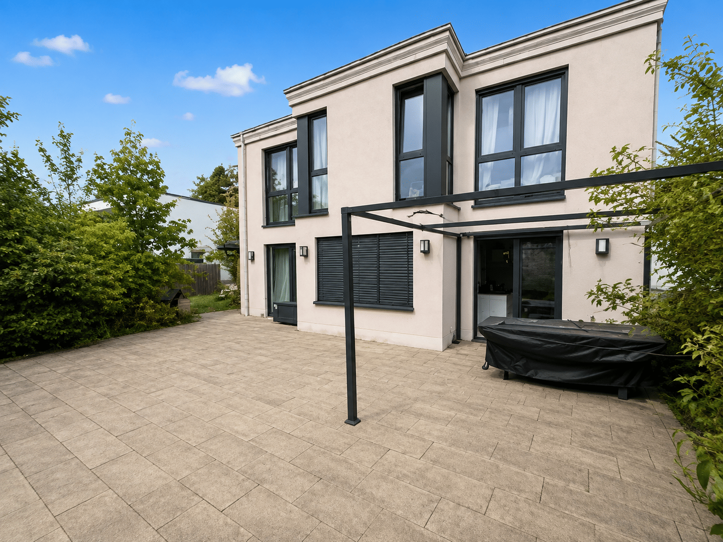 Modernes Einfamilienhaus Baujahr 2020 mit Wärmepumpe, Photovoltaik, Wintergarten, Garten und Garage, 31812 Bad Pyrmont