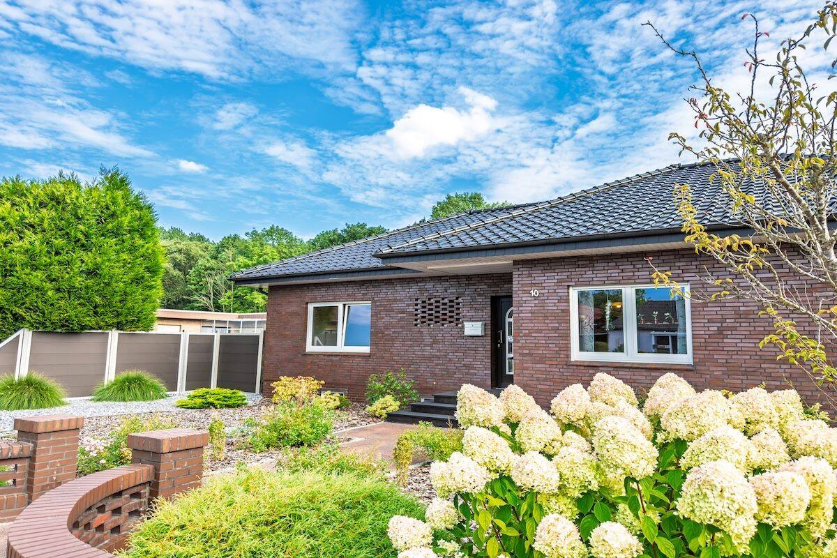 Ein Zuhause zum Abschalten – Exklusiver Bungalow mit Gartenidylle, Pool und Sauna!, 26954 Nordenham