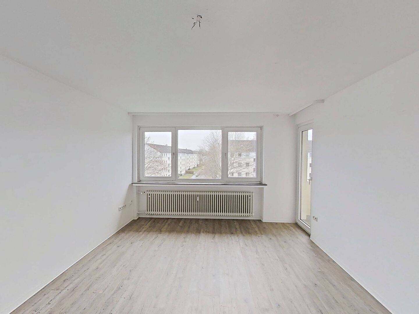 **Große 4-Zimmer-Wohnung mit BALKON und viel Platz für jedes Familienmitglied**, 33104 Paderborn