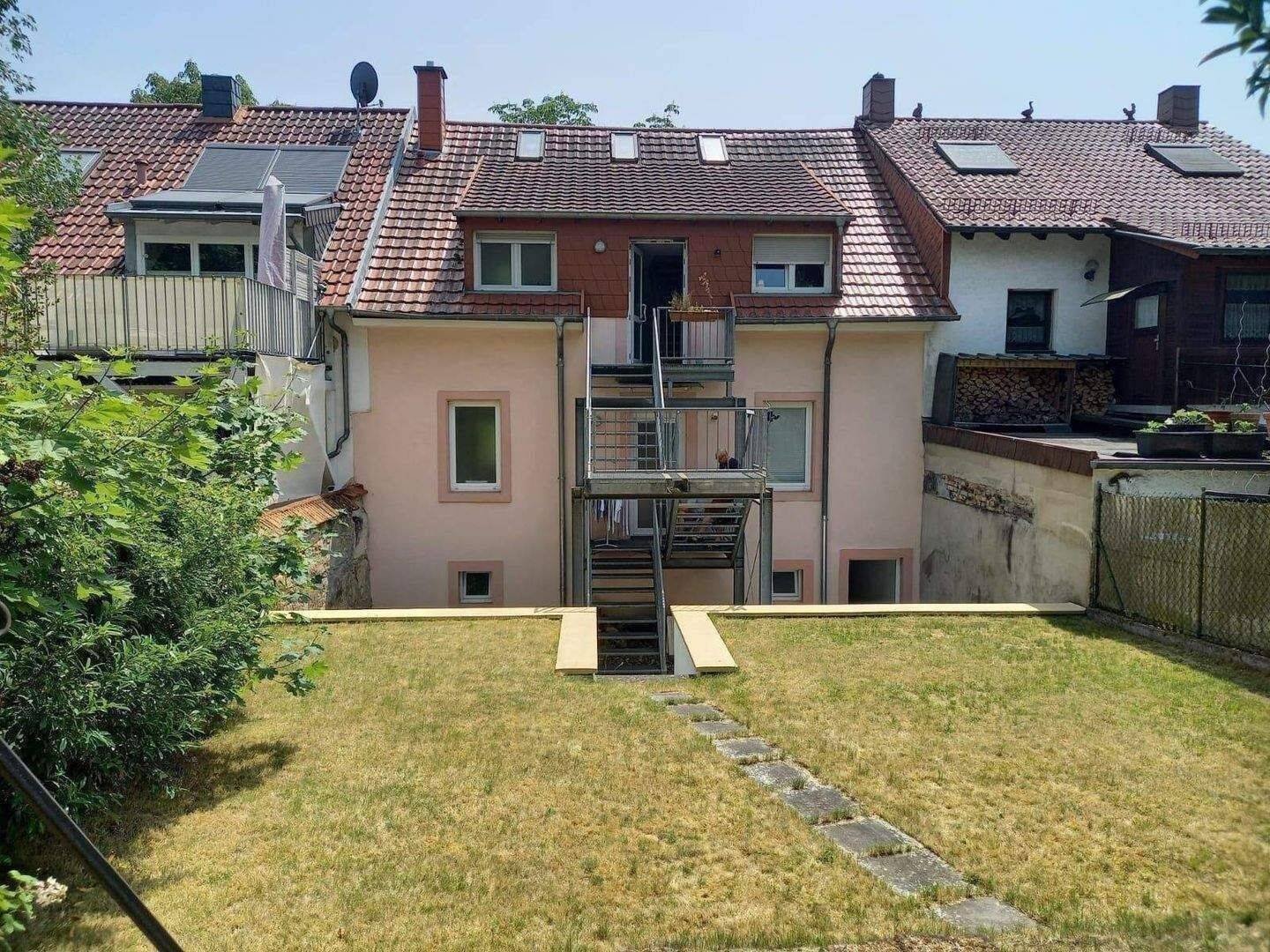 2 Eigentumswohnungen übereinander (1 Wohn. sofort frei +1.OG vermietet) kernsaniert und renoviert, mit Balkonen, Garten und Garage, in St. Ingbert-SÜD, 66386 St. Ingbert (Sankt Ingbert)