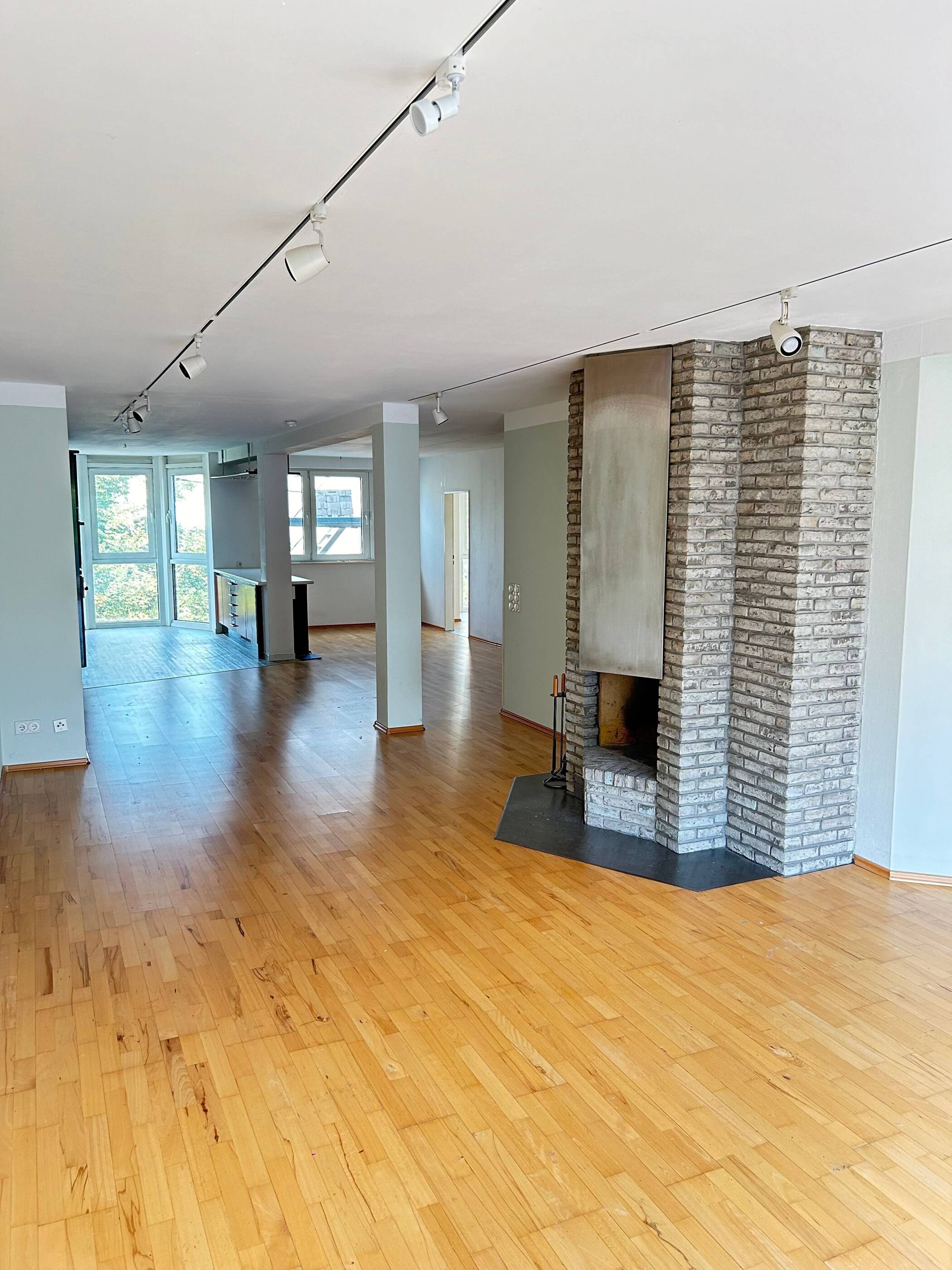 Wunderschöne 3-Zimmerwohnung / Alsterlage / Doppelbalkon / Kamin / 2 Bäder/ Einbauküche / unmöbliert/ ab sofort frei, 22087 Hamburg (Mitte Hamm Hohenfelde Uhlenhorst)