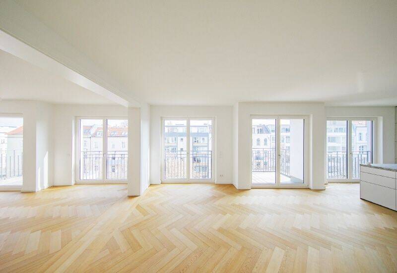 Charlottenburg/Schlüterstraße: 5 Zi-Whg mit 3 Balkonen Aufzug EBK u. TG, 10625 Berlin (Charlottenburg-Wilmersdorf Charlottenburg)