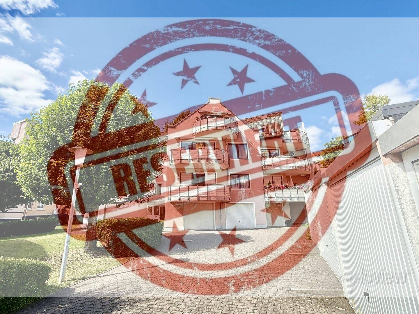 Zentral wohnen mit Komfort: gepflegte 3-Zimmer-Wohnung mit Personenaufzug und Garage in unmittelbarer Innenstadtnähe, 31812 Bad Pyrmont