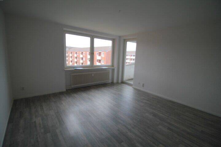 Barenburg: 3 Zimmer Wohnung mit Balkon, 26721 Emden (Barenburg Conrebbersweg Früchteburg Harsweg Stadtzentrum)