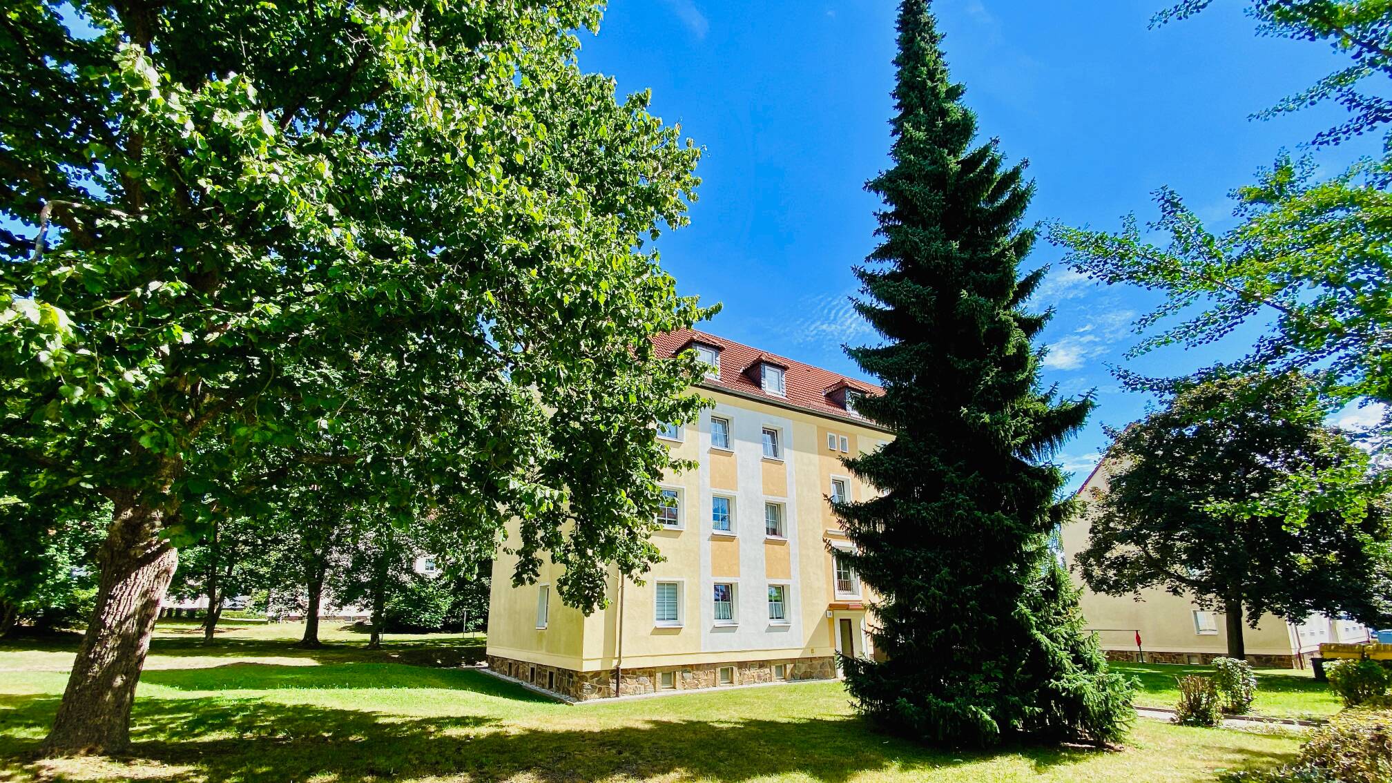 charmante 2-Zimmer-Wohnung ideal für Singles und junge Paare, 7580 Ronneburg