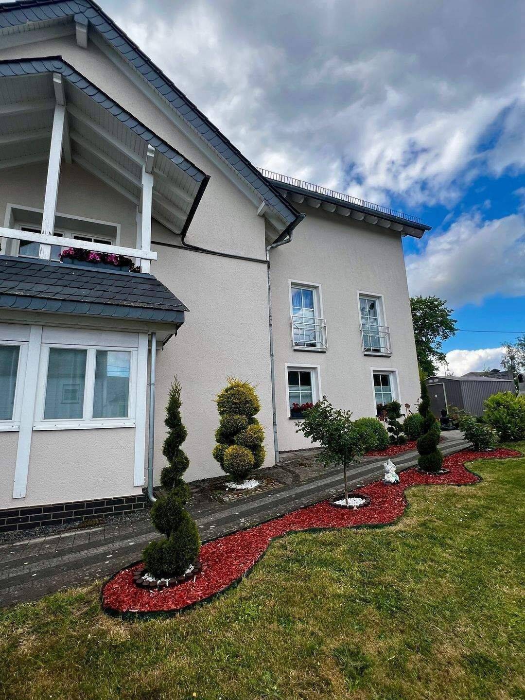 Großzügiges Einfamilienhaus mit fünf Schlafzimmern, lichtdurchflutetem Wohnambiente und gepflegtem Garten – ideal für Familien, 54687 Arzfeld