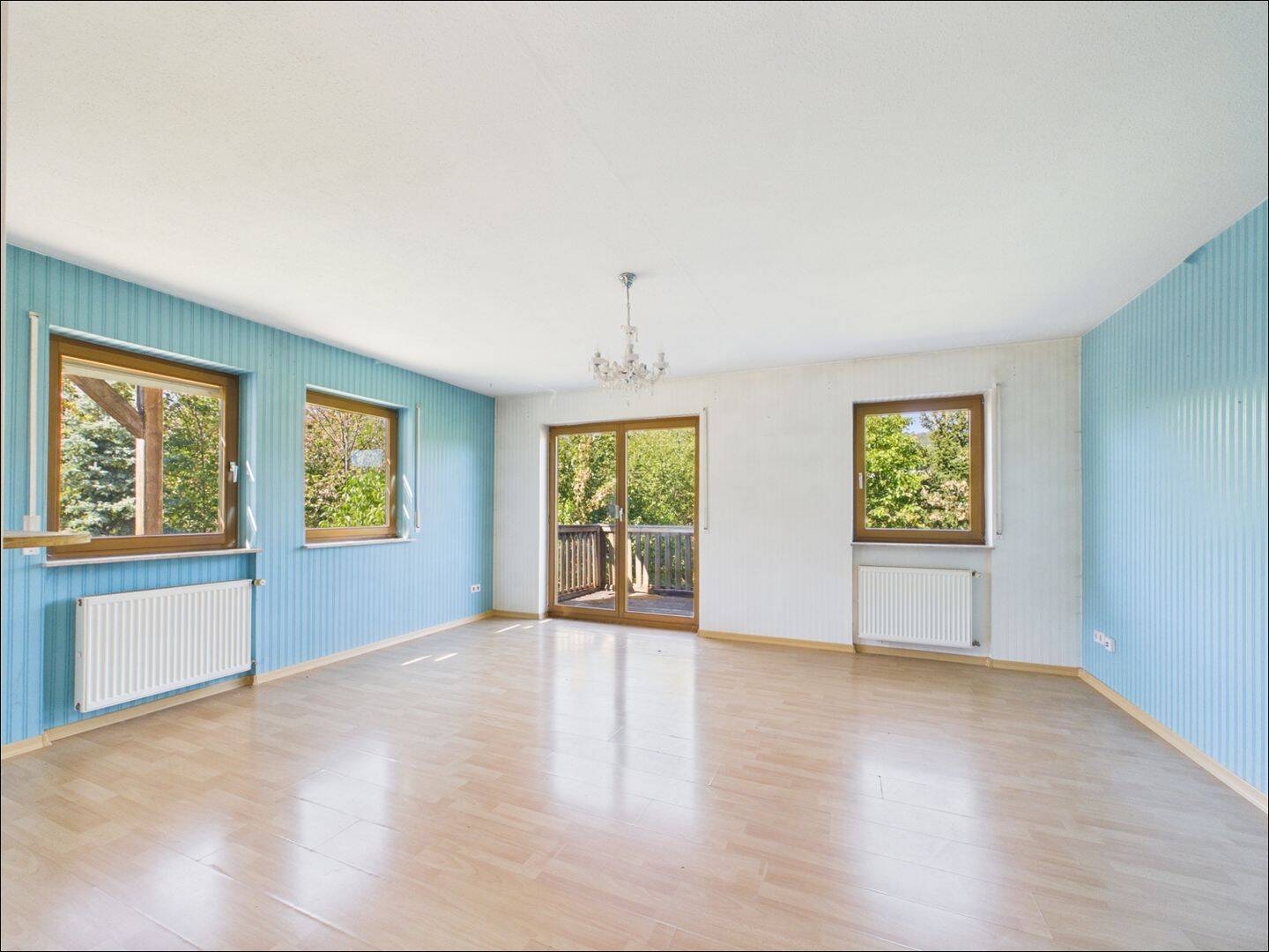 Sanierungsbedürftige 4-Zimmer-Eigentumswohnung mit Balkon und Blick ins Grüne, 63857 Waldaschaff