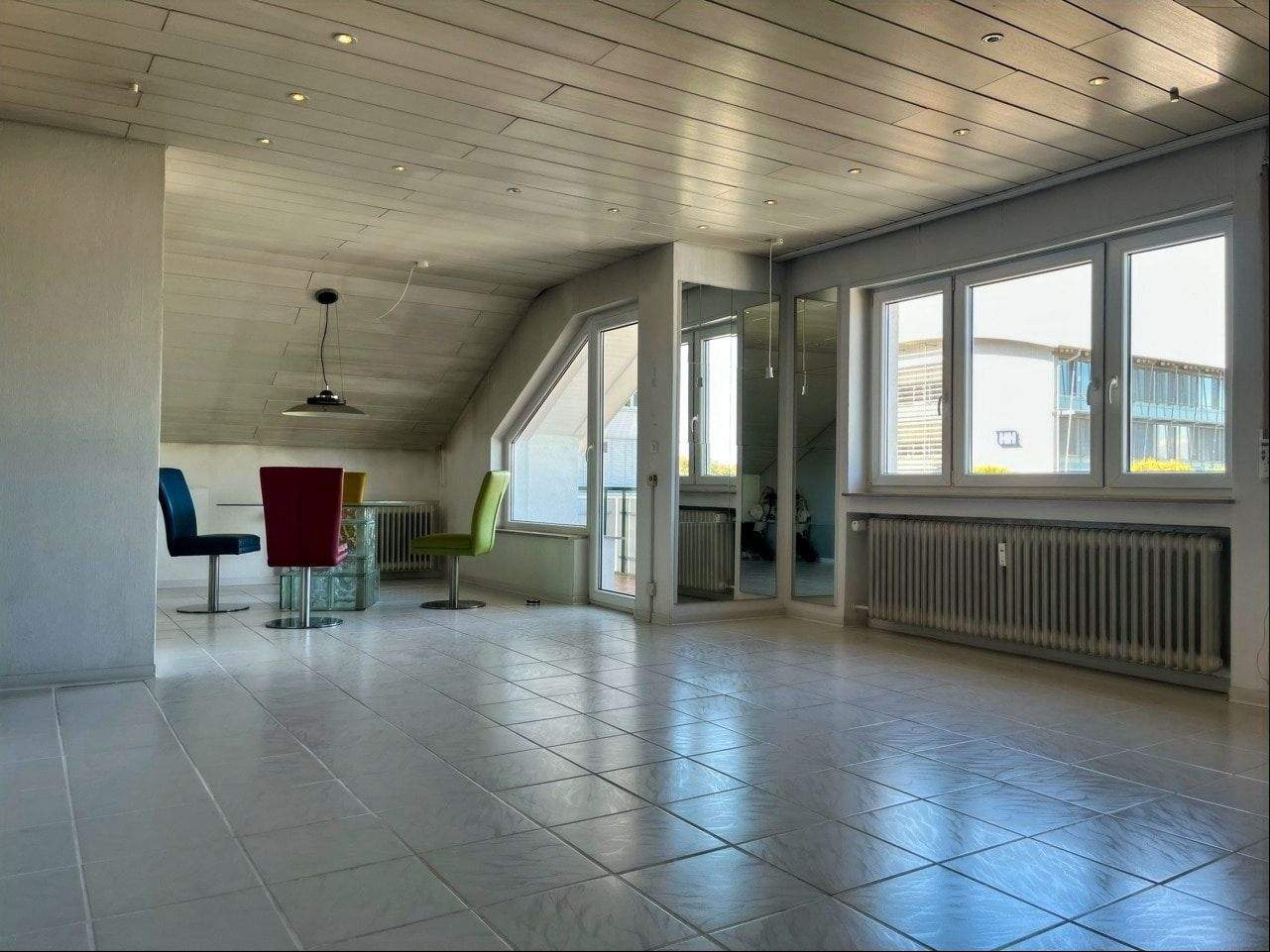 Charmante 3-Zimmer Dachgeschosswohnung mit Garage und Stellplatz, 71573 Allmersbach im Tal