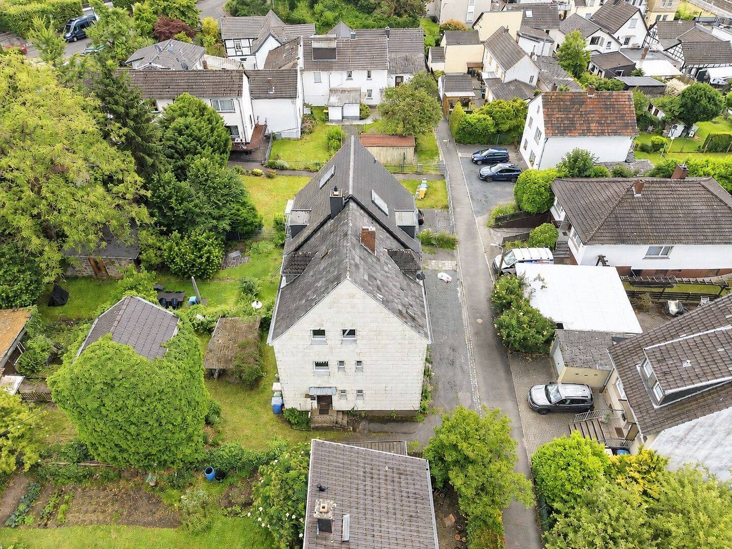 Entwicklungsfähige Doppelhaushälfte mit Garten in Bonn-Oberkassel-Nord, 53227 Bonn