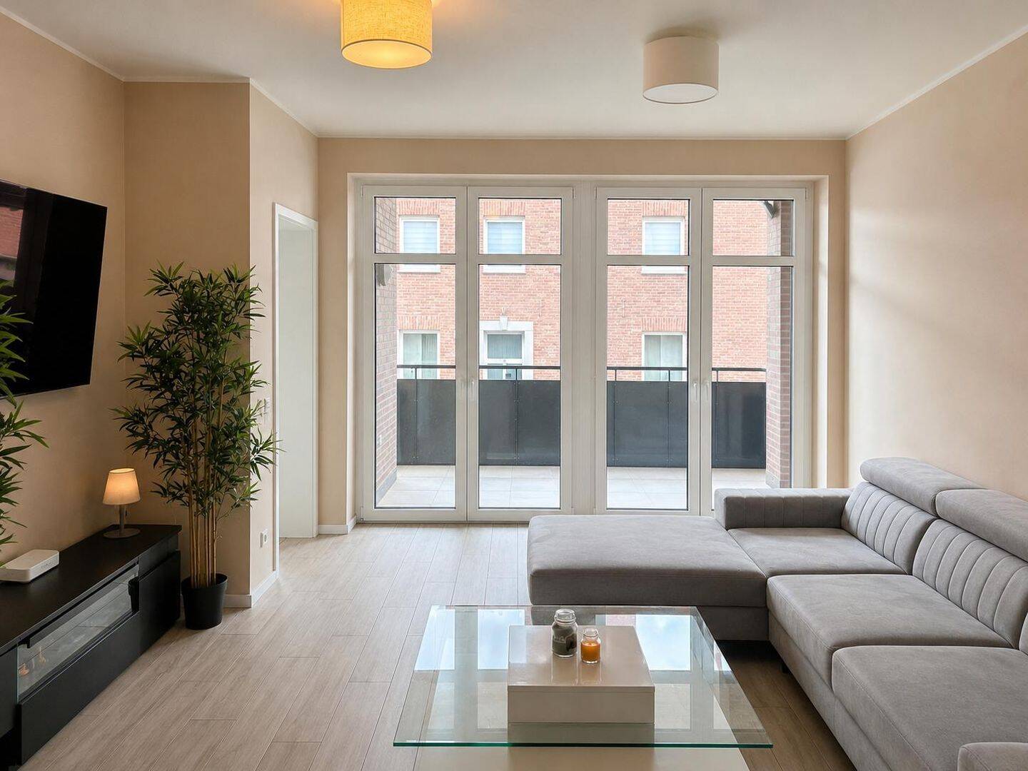 Hochwertige 3 Zimmer Wohnung mit 2 Balkonen und Tiefgarage Stellplatz in zentraler Lage von Bracht, 41379 Brüggen