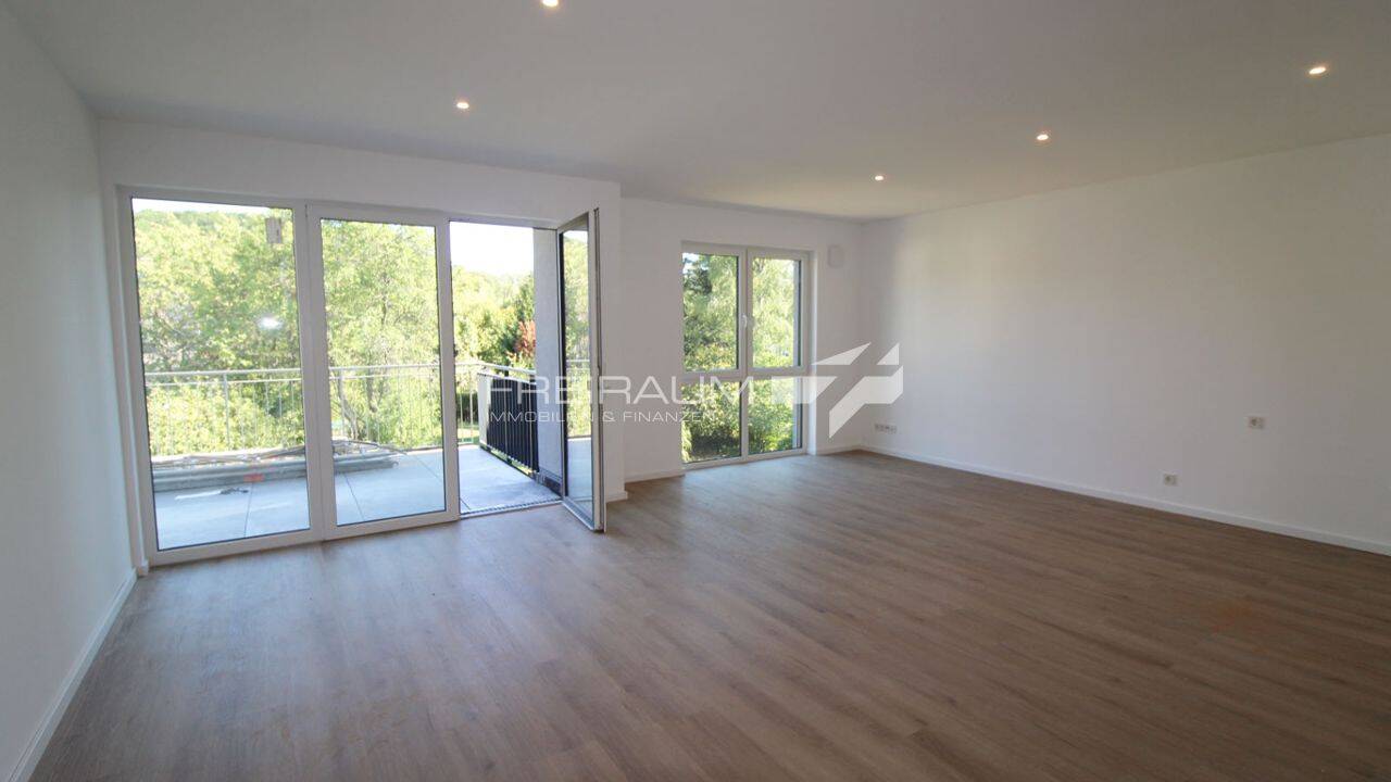 +++ Schicke Vierzimmer-Wohnung mit Süd-Balkon, Aufzug und überdachtem Stellplatz, 57258 Freudenberg